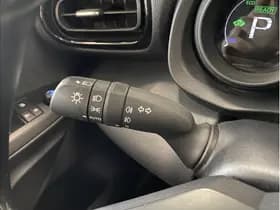 Toyota Yaris 1.5 Hybrid Dynamic thumbnail 18