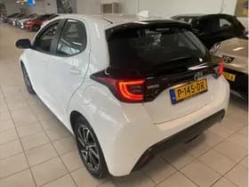 Toyota Yaris 1.5 Hybrid Dynamic thumbnail 3