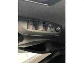 Toyota Yaris 1.5 Hybrid Dynamic thumbnail 27