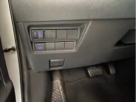 Toyota Yaris 1.5 Hybrid Dynamic thumbnail 29