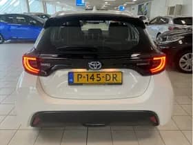 Toyota Yaris 1.5 Hybrid Dynamic thumbnail 4