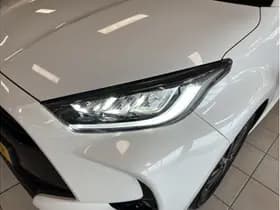 Toyota Yaris 1.5 Hybrid Dynamic thumbnail 9