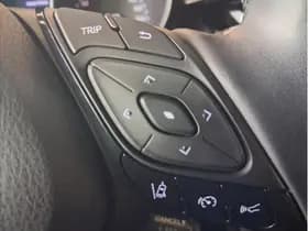 Toyota C-HR thumbnail 18