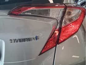 Toyota C-HR thumbnail 5