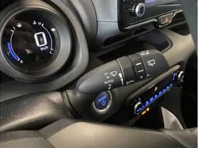 Toyota Yaris 1.5 Hybrid Dynamic thumbnail 16