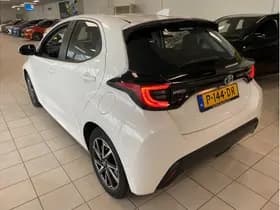 Toyota Yaris 1.5 Hybrid Dynamic thumbnail 3
