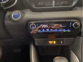 Toyota Yaris 1.5 Hybrid Dynamic thumbnail 22