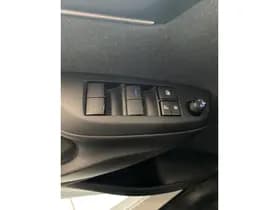 Toyota Yaris 1.5 Hybrid Dynamic thumbnail 24