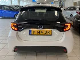 Toyota Yaris 1.5 Hybrid Dynamic thumbnail 4