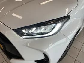 Toyota Yaris 1.5 Hybrid Dynamic thumbnail 8