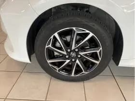 Toyota Yaris 1.5 Hybrid Dynamic thumbnail 9