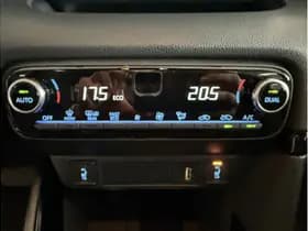 Toyota Yaris 1.5 Hybrid Executive thumbnail 23