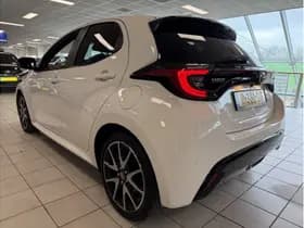 Toyota Yaris 1.5 Hybrid Executive thumbnail 4