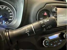 Toyota Yaris 1.5 Hybrid Design Sport thumbnail 24