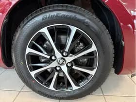 Toyota Yaris 1.5 Hybrid Dynamic thumbnail 12