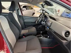 Toyota Yaris 1.5 Hybrid Dynamic thumbnail 13