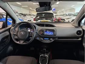 Toyota Yaris 1.5 Hybrid Dynamic thumbnail 18