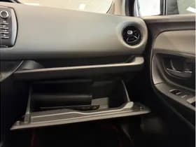 Toyota Yaris 1.5 Hybrid Dynamic thumbnail 31