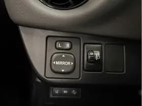 Toyota Yaris 1.5 Hybrid Dynamic thumbnail 32