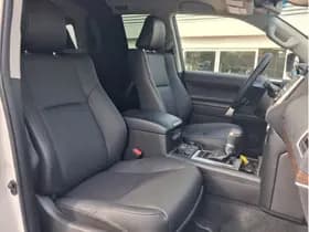 Toyota Land Cruiser thumbnail 8