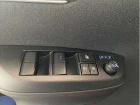 Toyota Yaris 1.5 Hybrid Executive thumbnail 19