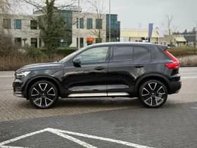 Volvo XC40 thumbnail 2