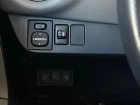 Toyota Yaris thumbnail 13