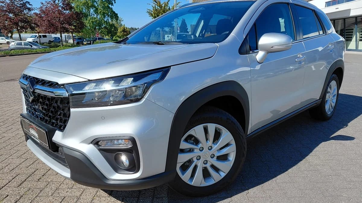 Suzuki S-CROSS — foto 1