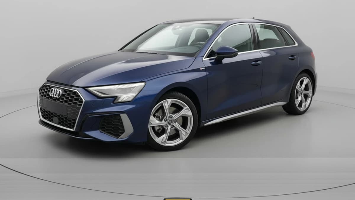 Audi A3 Sportback 30 TFSI S-line edition * Navigatie * Parkeersensoren * Audi Sound * — foto 1