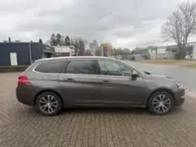 Peugeot 4.000,- Peugeot 308 SW 1.2 e-THP Allure thumbnail 5