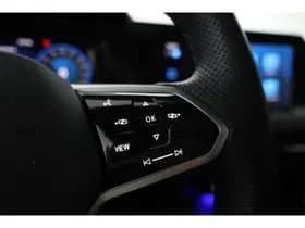 Volkswagen Golf thumbnail 23