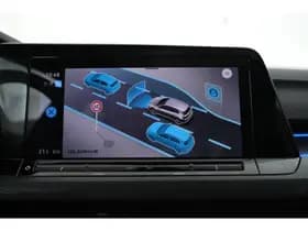 Volkswagen Golf thumbnail 37