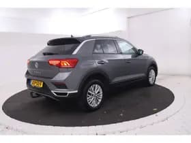Volkswagen T-Roc thumbnail 3