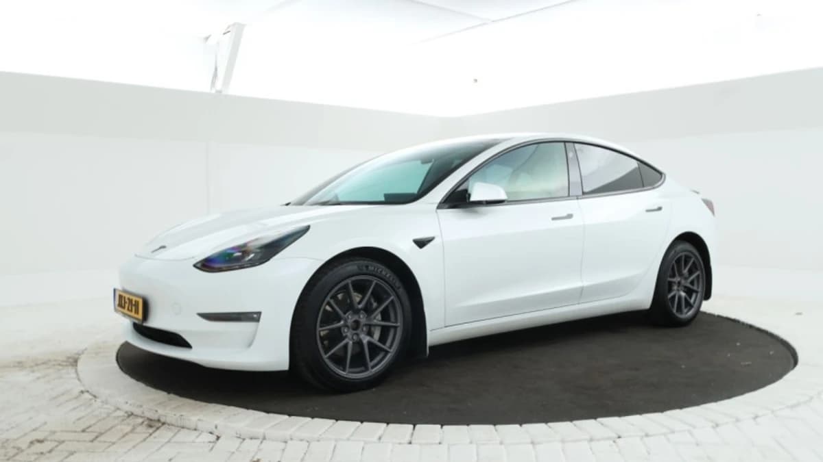 Tesla Model 3 — foto 1