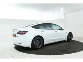 Tesla Model 3 thumbnail 3