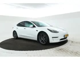 Tesla Model 3 thumbnail 4
