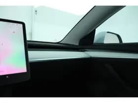 Tesla Model 3 thumbnail 31