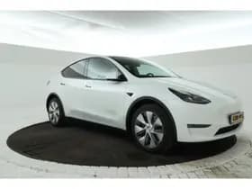 Tesla Model Y thumbnail 4