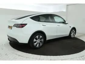 Tesla Model Y thumbnail 37