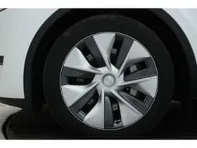 Tesla Model Y thumbnail 43