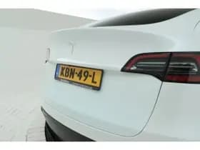 Tesla Model Y thumbnail 45