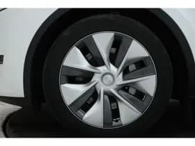 Tesla Model Y thumbnail 9