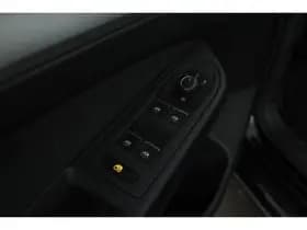Volkswagen Golf thumbnail 40
