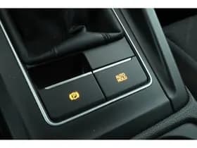 Volkswagen Golf thumbnail 31