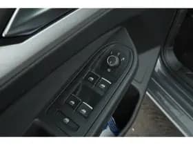 Volkswagen Golf thumbnail 45