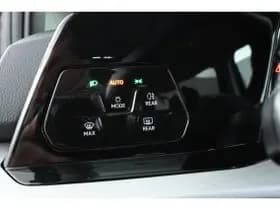 Volkswagen Golf thumbnail 49