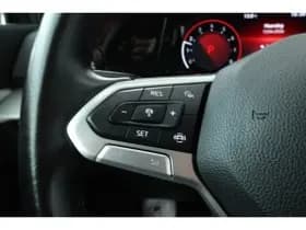 Volkswagen Golf thumbnail 51