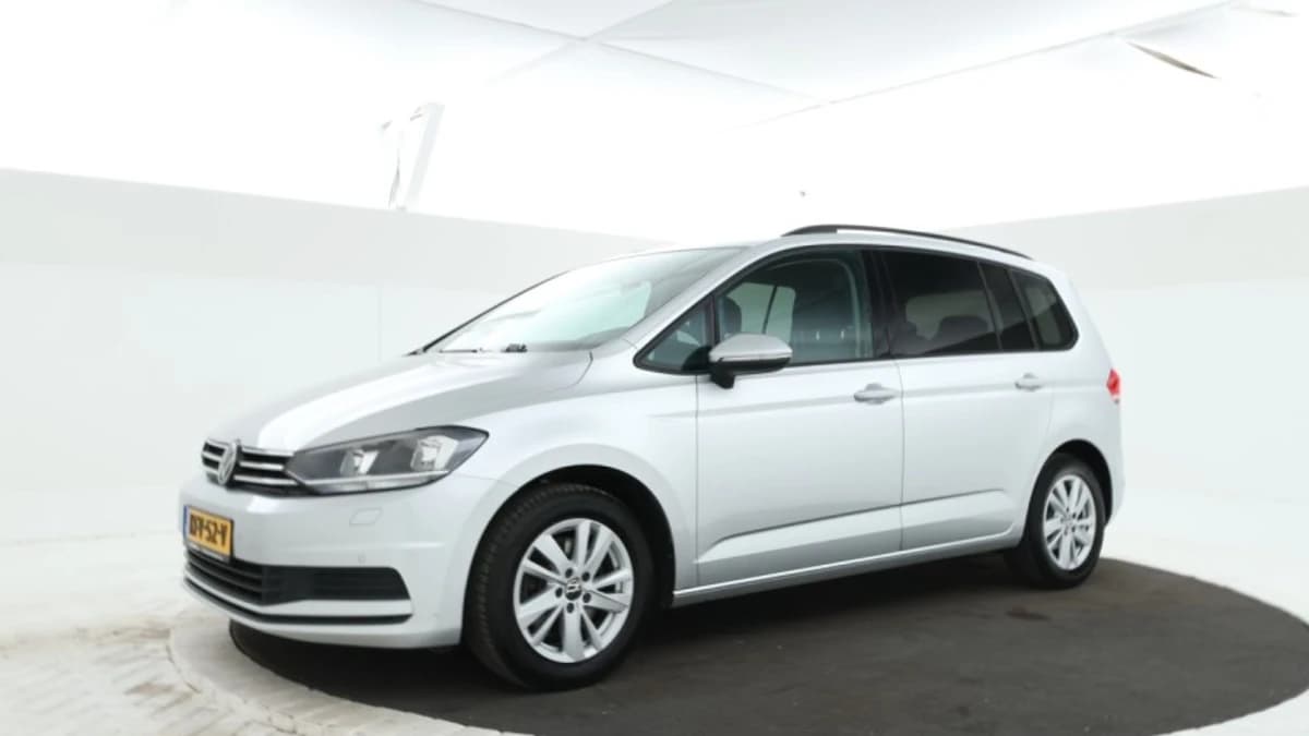 Volkswagen Touran — foto 1