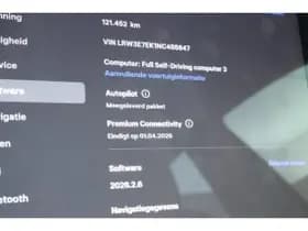 Tesla Model 3 thumbnail 39