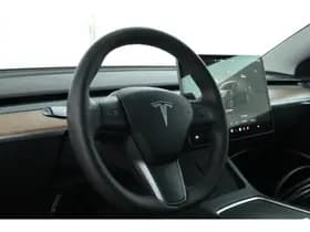 Tesla Model 3 thumbnail 10